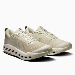 Zapatillas ON Beige Cloudsurfer Trail 2