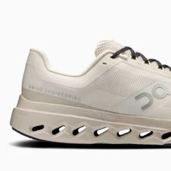Zapatillas ON Crema Cloudsurfer Next